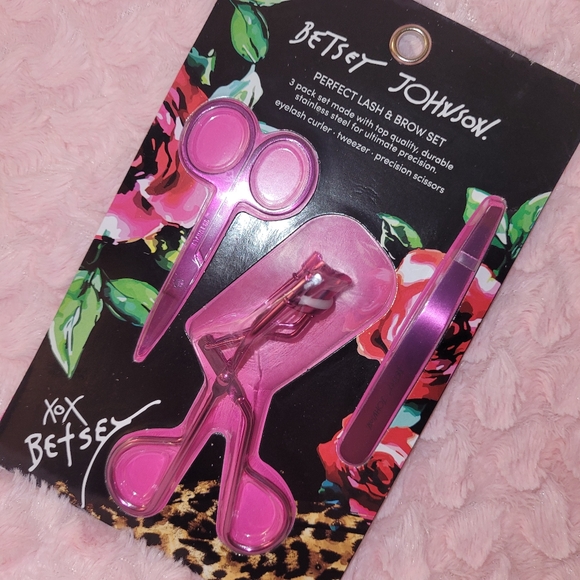 Betsey Johnson Lash & Brow Set - Picture 1 of 8